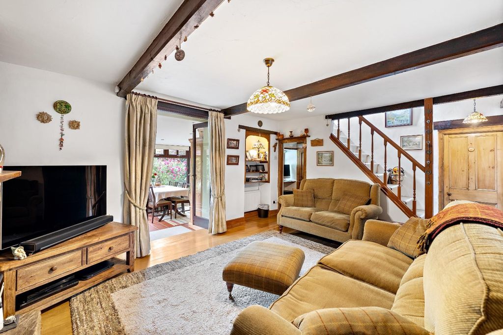 Property photo 2 of 30 Lounge 02.Jpg