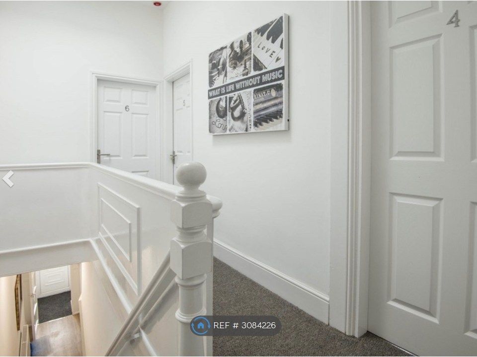 Property photo 3 of 8 Landing