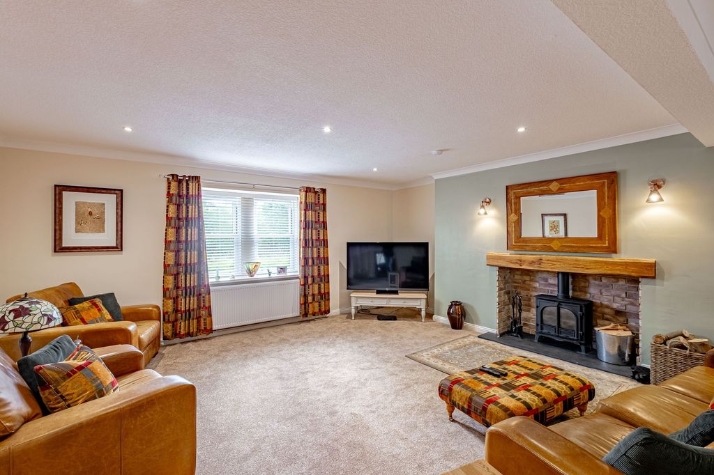 Property photo 2 of 30