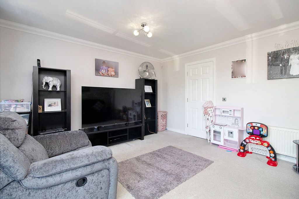 Property photo 2 of 24