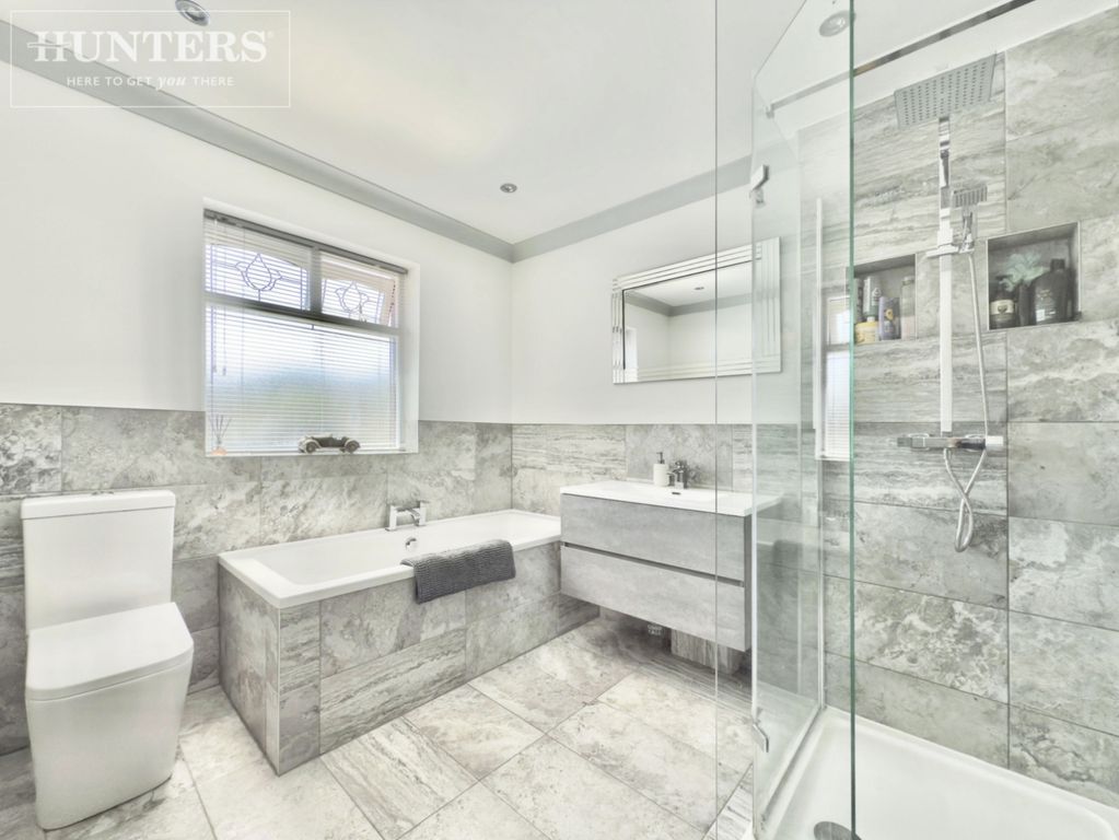 Property photo 3 of 27 Pbox-Bathroom-347312.Jpg