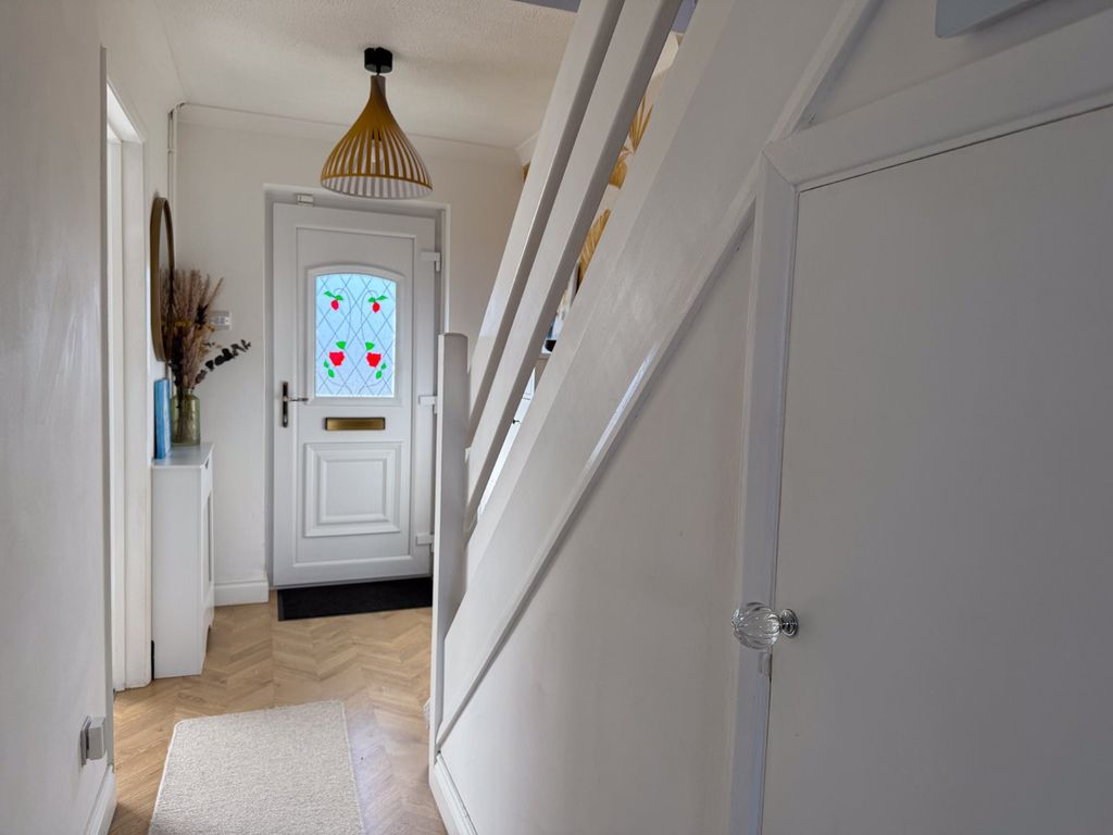 Property photo 2 of 19 Hallway