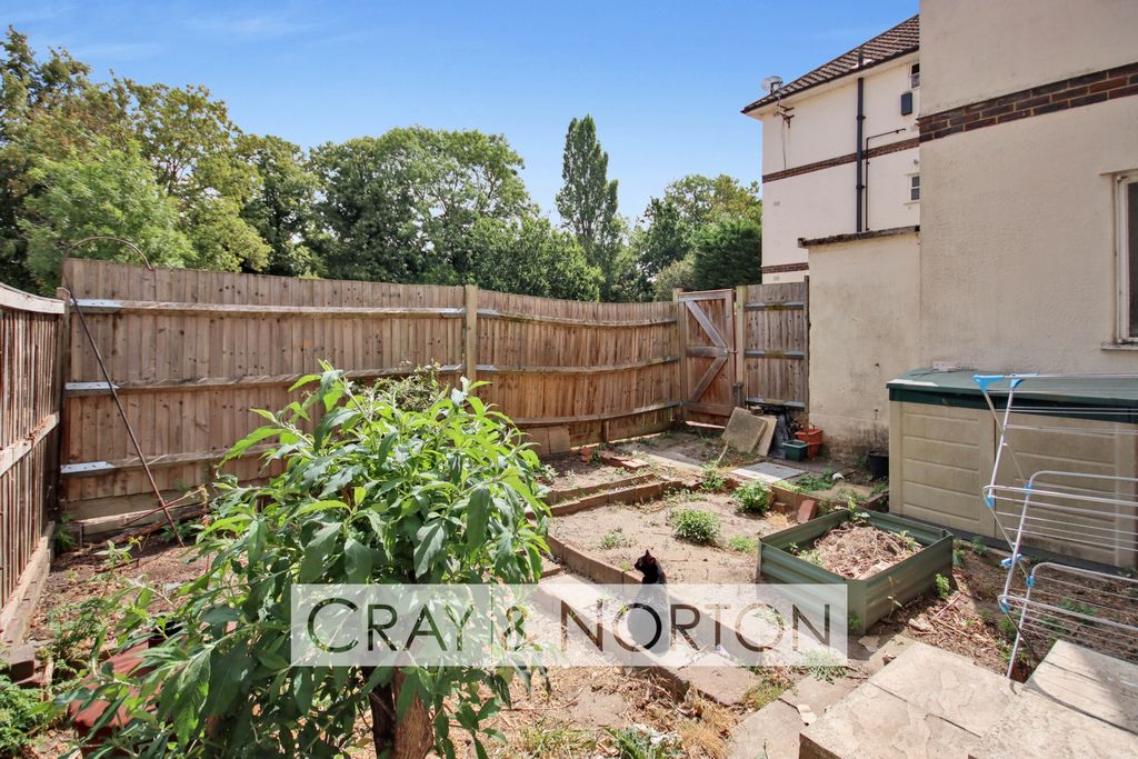 Property photo 2 of 8 Photo 6