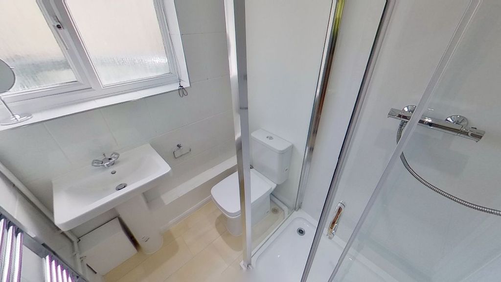 Property photo 2 of 25