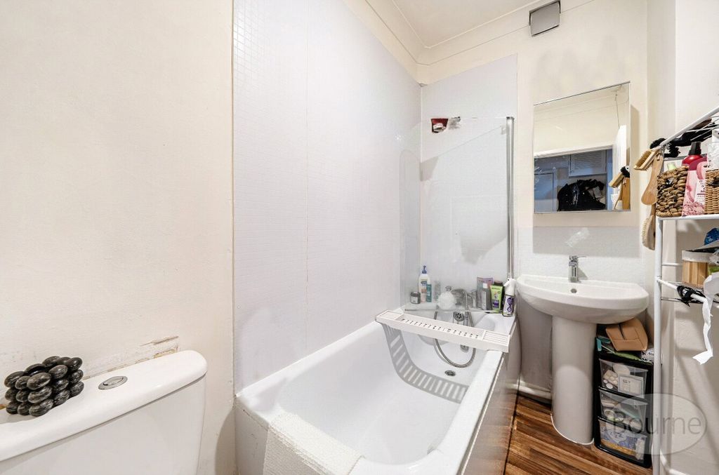 Additional image 6 of 1 bed flat for saleCharles Street, Petersfield, Hampshire GU32
