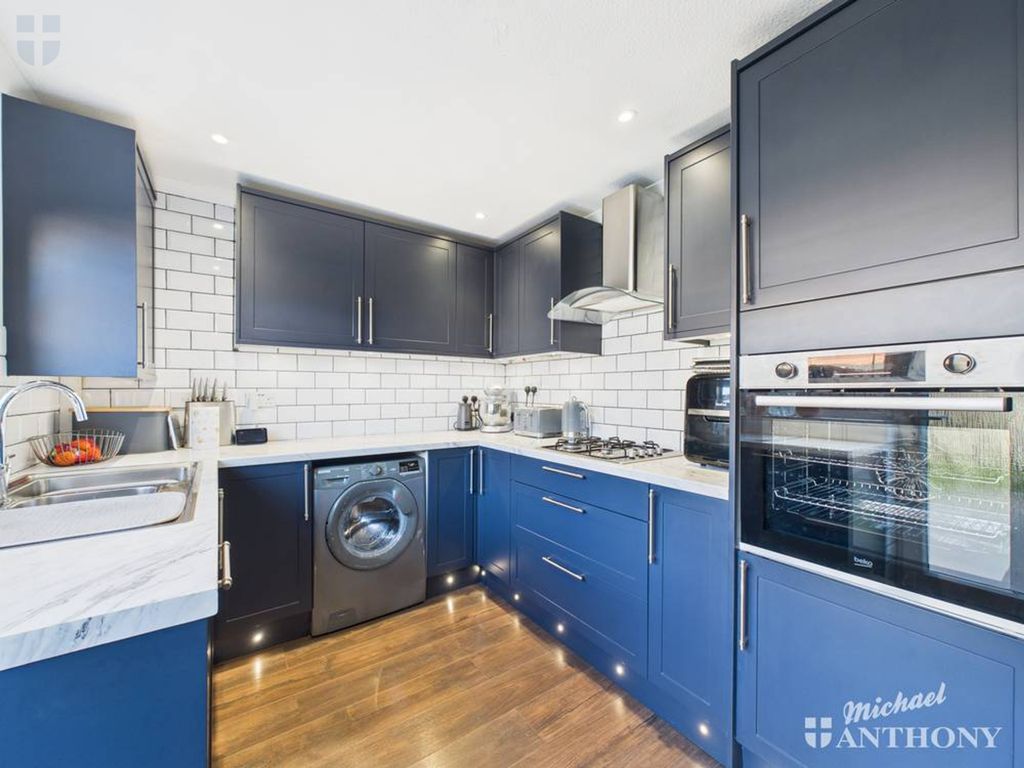 Property photo 3 of 16 Cam03218G0-Pr0809-Still005-Thumbnail-H750-70