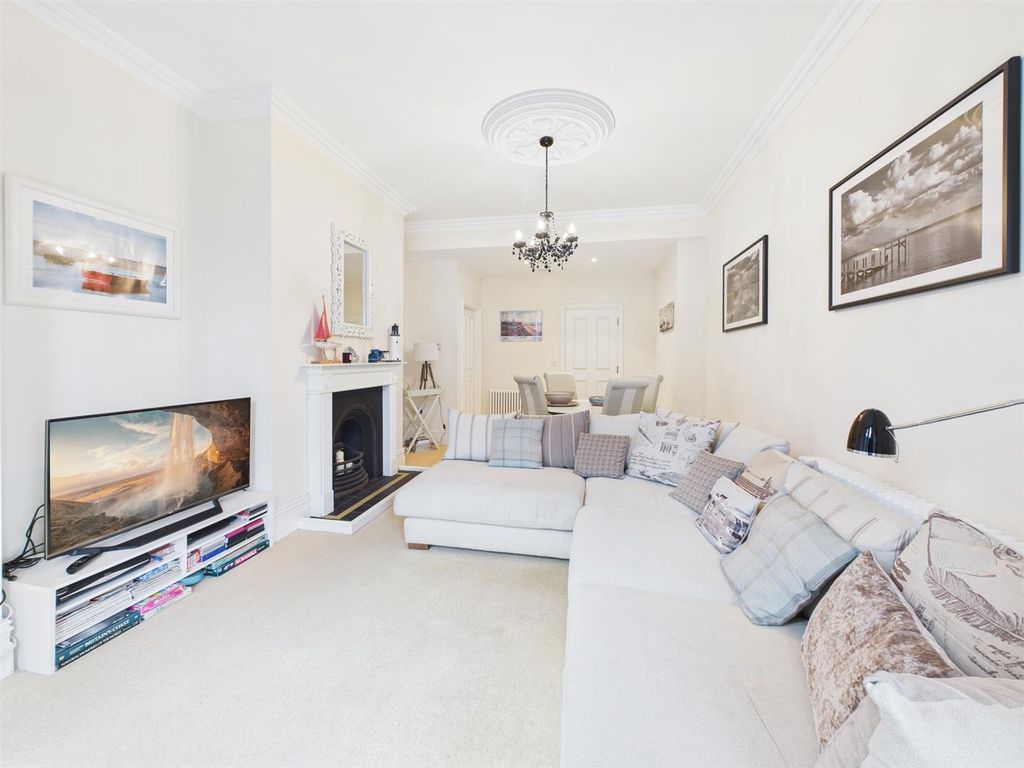 Property photo 3 of 22 Cam04116G0-Pr0282-Still007.Jpg