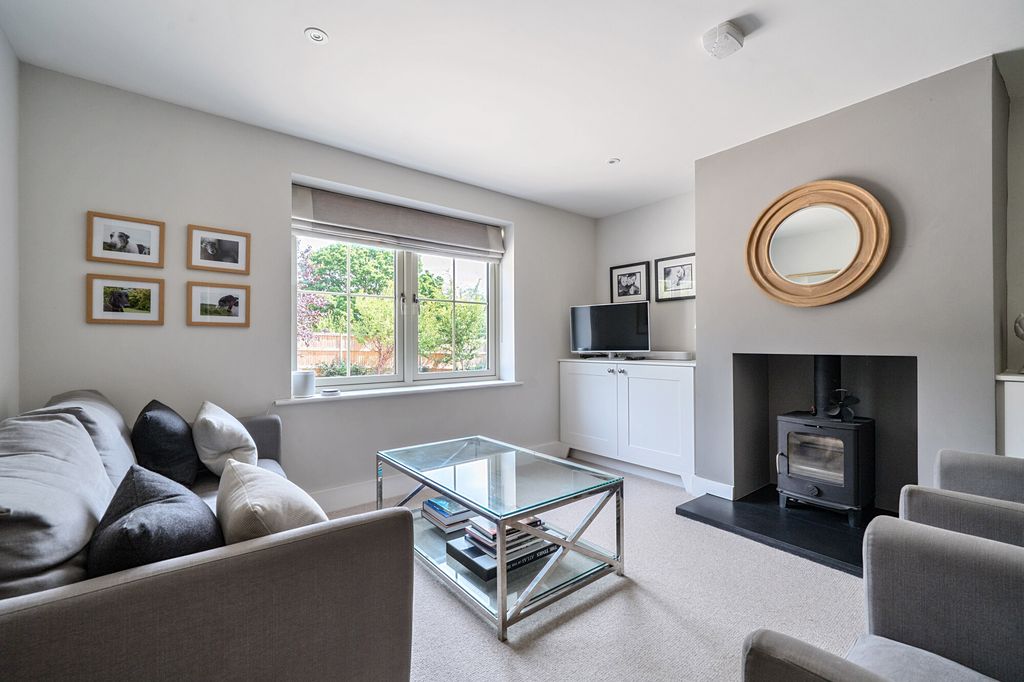 Property photo 3 of 18 Sitting Room