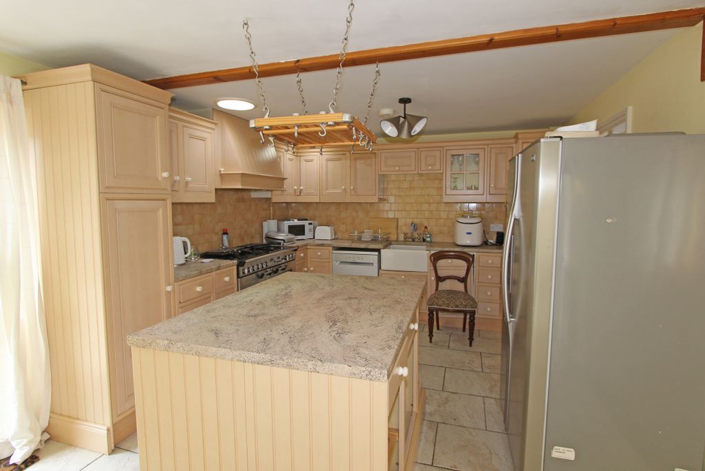 Property photo 2 of 23