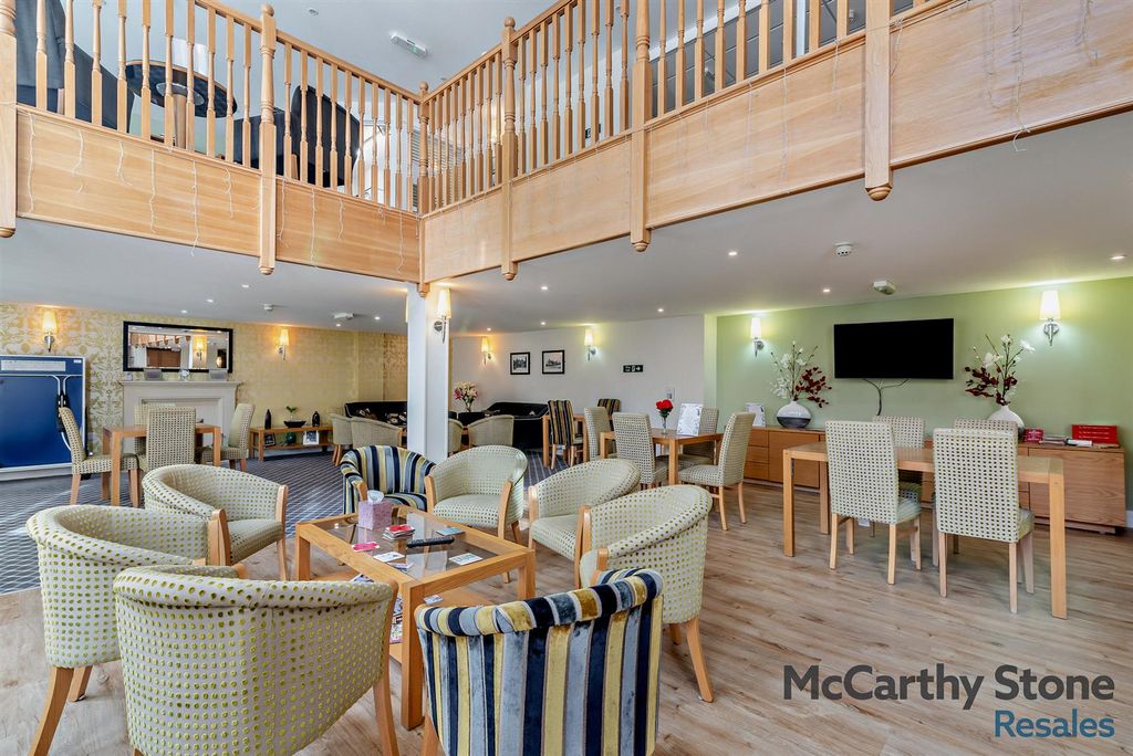 Property photo 2 of 26 8668173-Interior31-800.Jpg