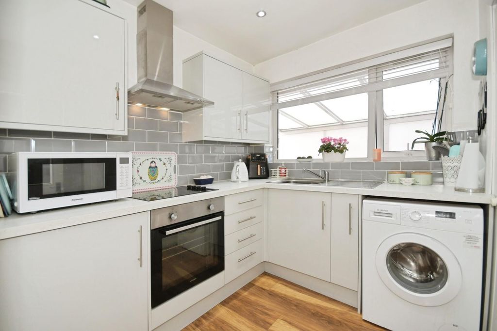 Property photo 2 of 19 Kitchen.Jpg