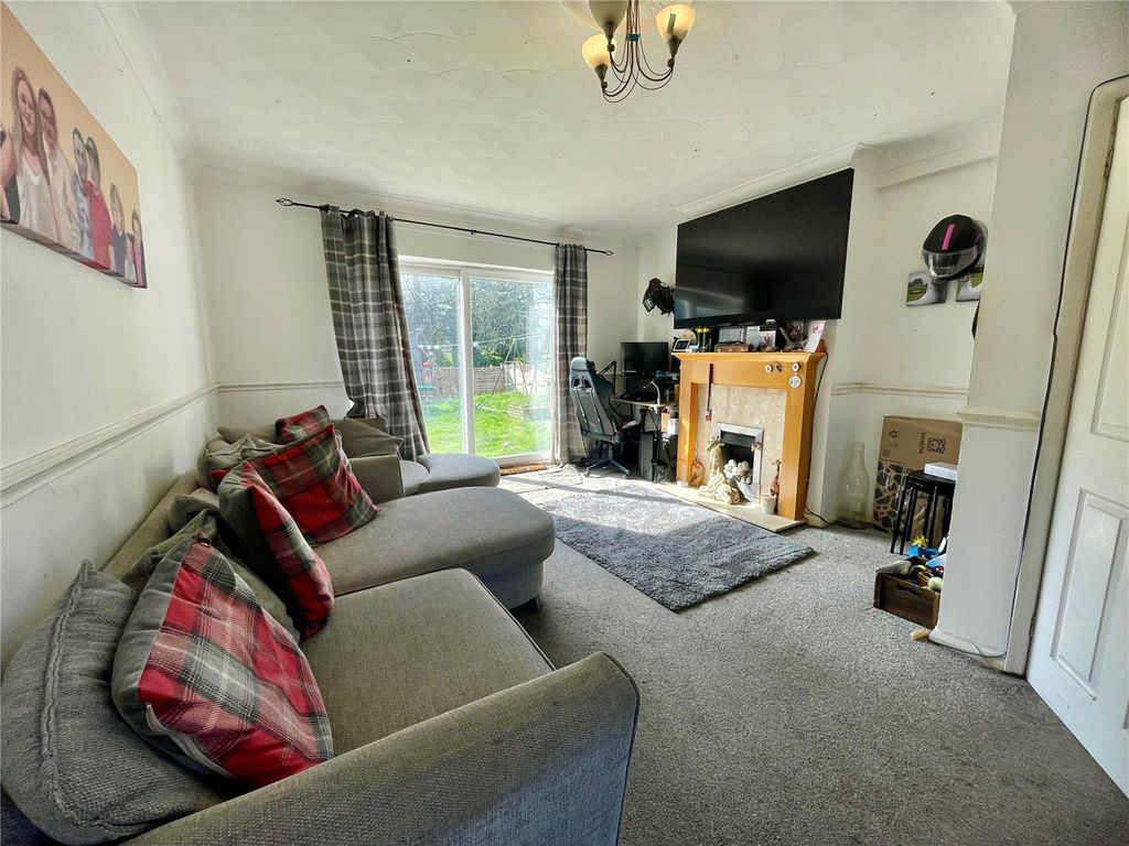 Property photo 3 of 10 Lounge