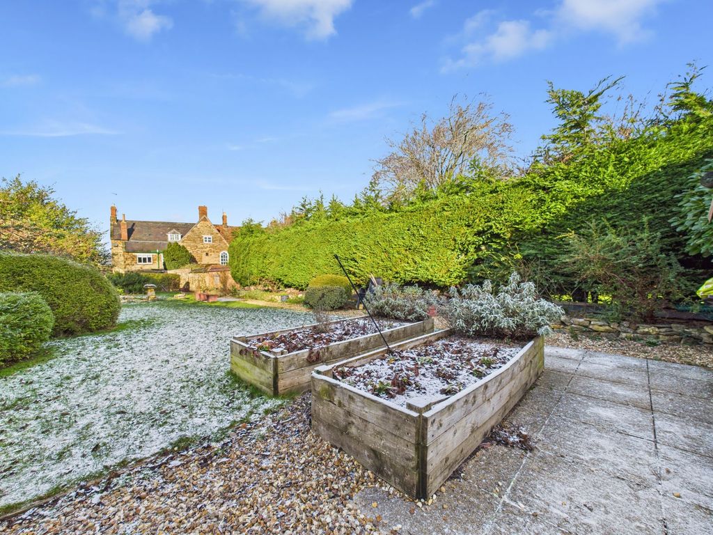 Property photo 2 of 37