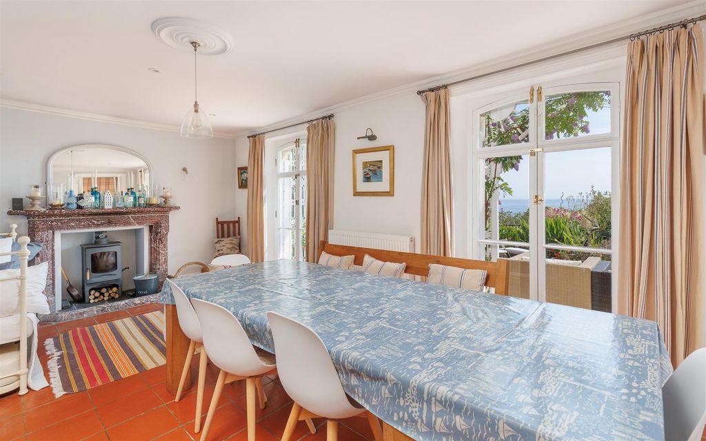 Property photo 3 of 34 Dining Room