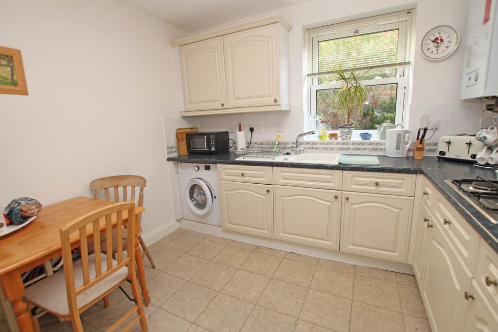 Property photo 3 of 11
