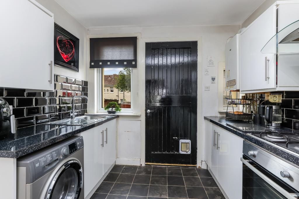 Property photo 3 of 19 Kitchen