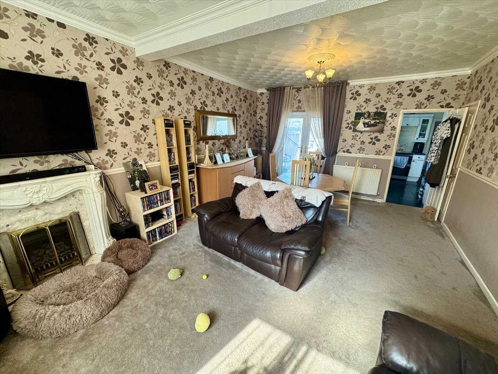 Property photo 2 of 17 Lounge
