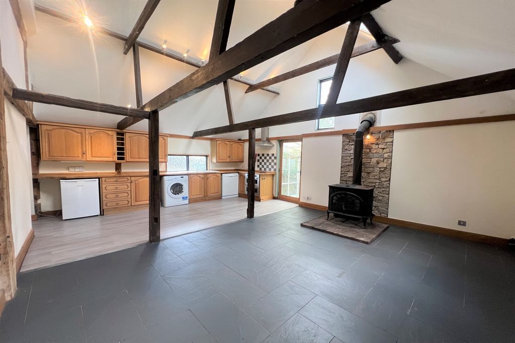 Property photo 2 of 9 (Main)