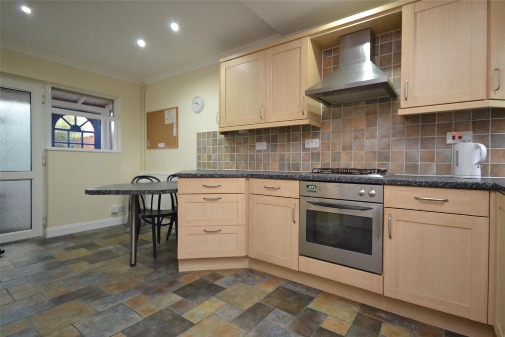 Property photo 3 of 9 Kitchen