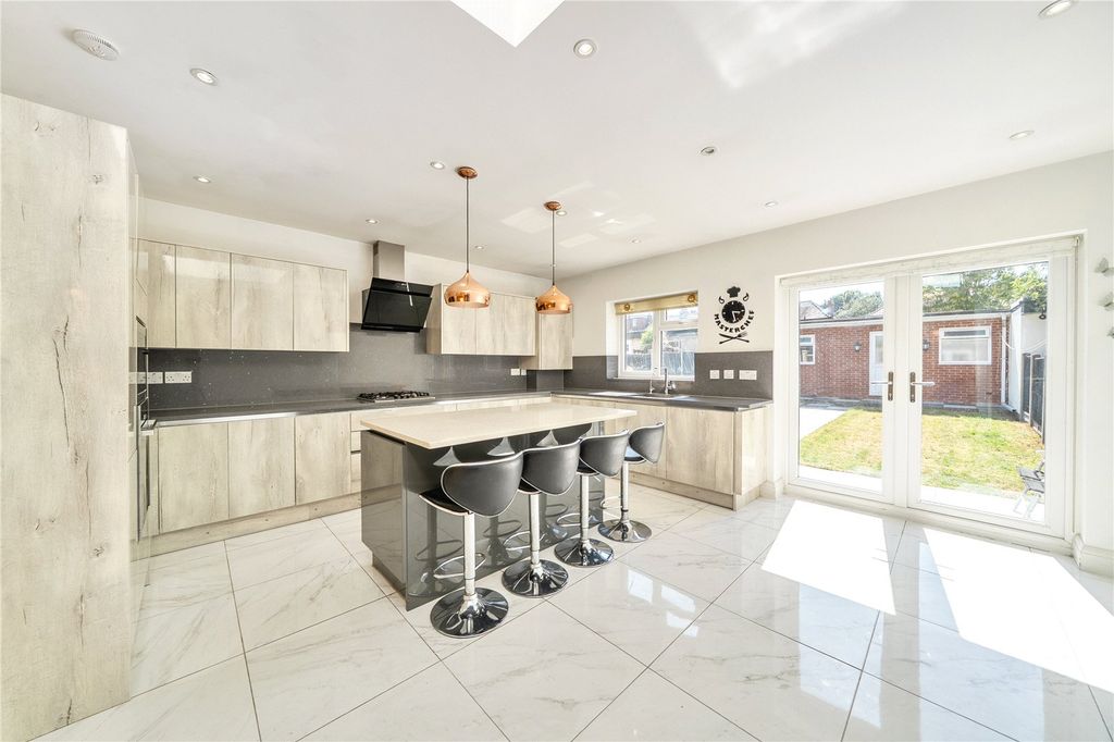 Property photo 2 of 18 Picture No. 23