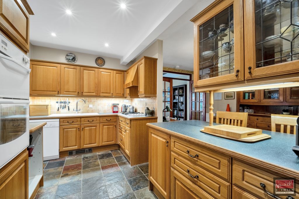 Property photo 3 of 18 Dsc00180