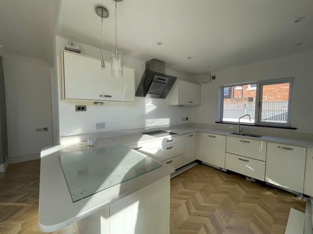 Property photo 3 of 9 Kitchen