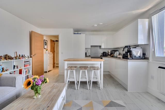 Property photo 2 of 19 Reception/Kitchen