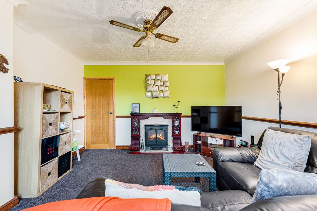 Property photo 3 of 28 4720137