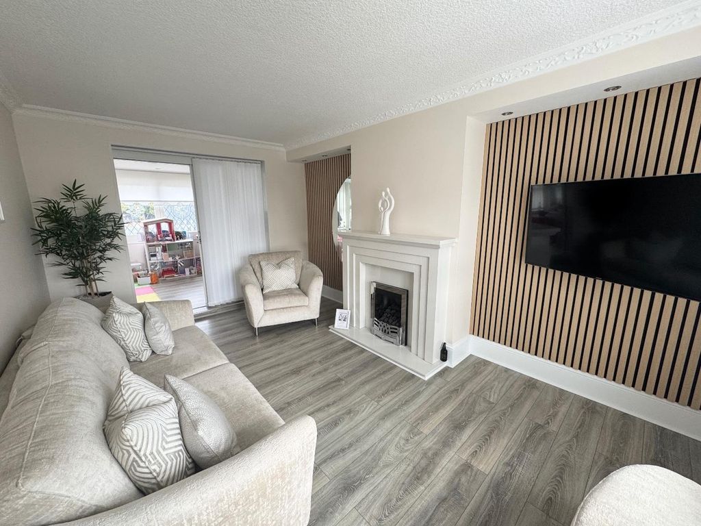 Property photo 2 of 15 Lounge