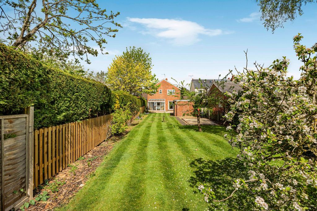 Property photo 2 of 17 Garden 3