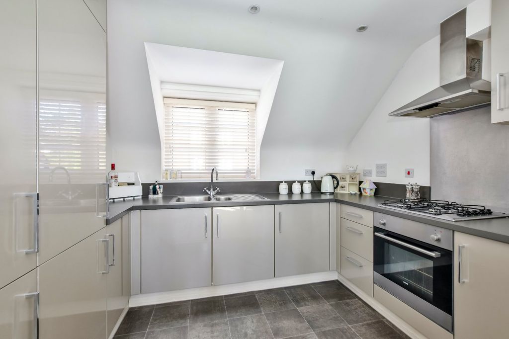 Property photo 2 of 10 Kitchen