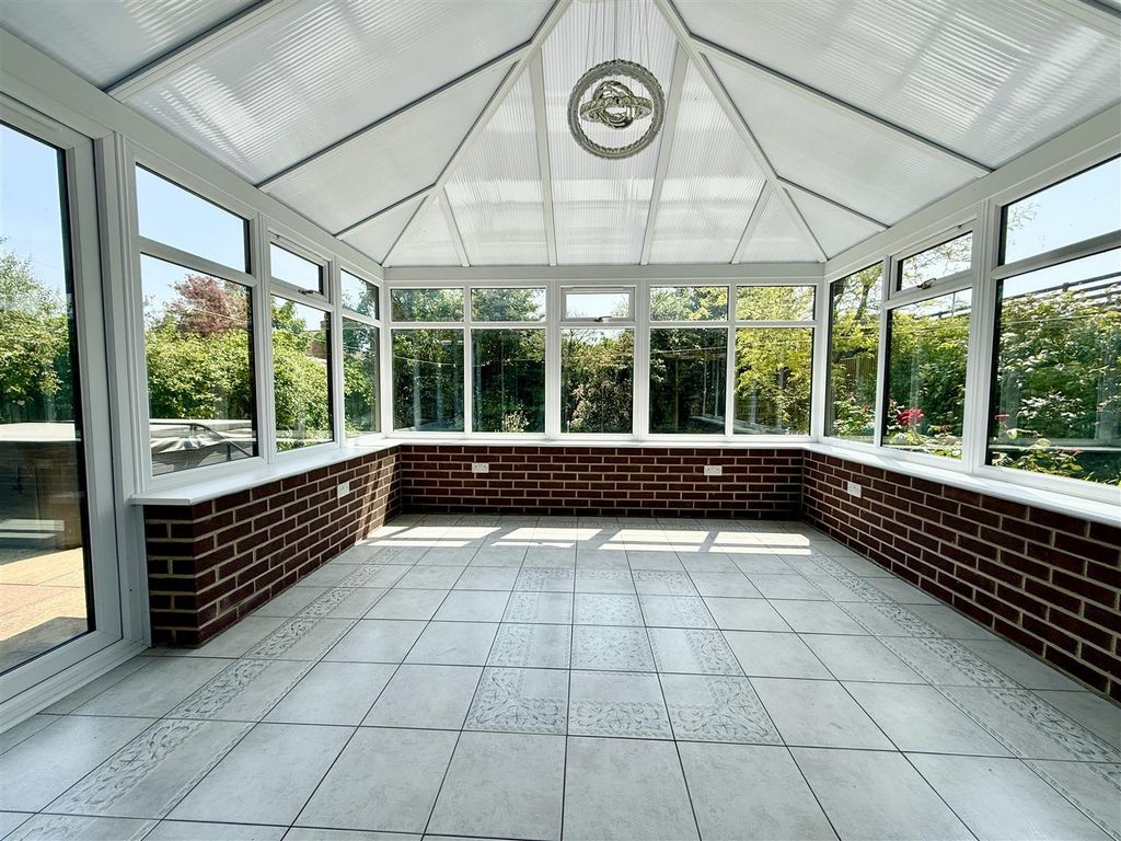 Property photo 3 of 19 Conservatory