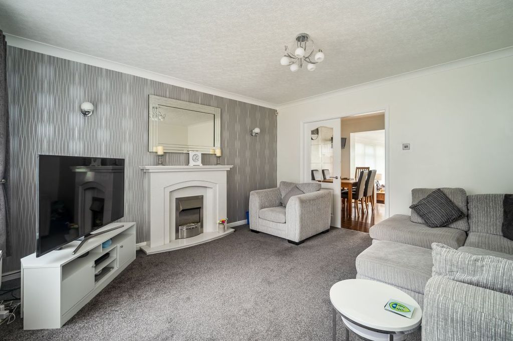 Property photo 2 of 28