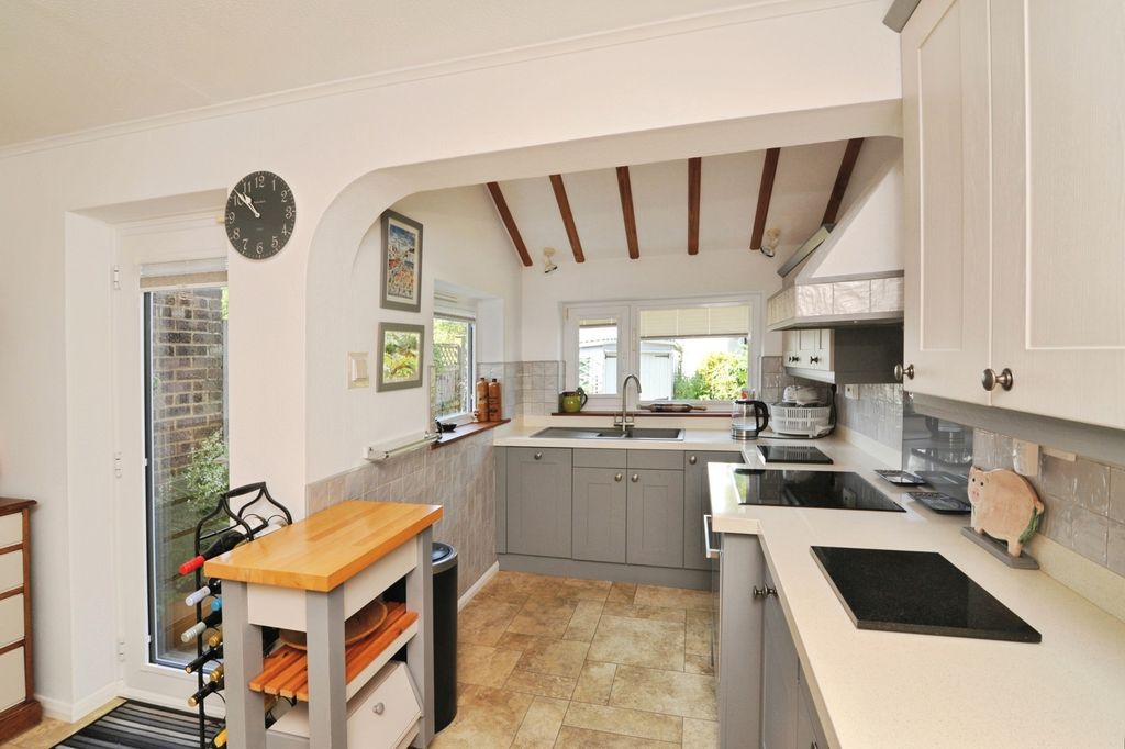 Property photo 3 of 17 Kitchen