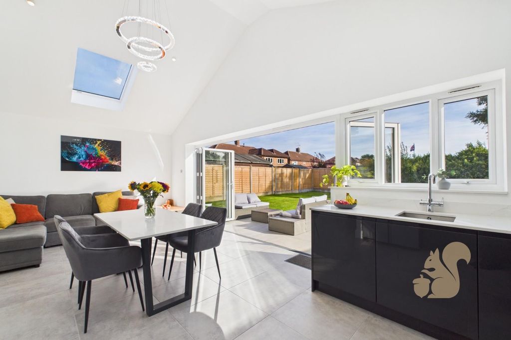 Property photo 2 of 21 Cam01659G0-Pr0601-Still016.Jpg