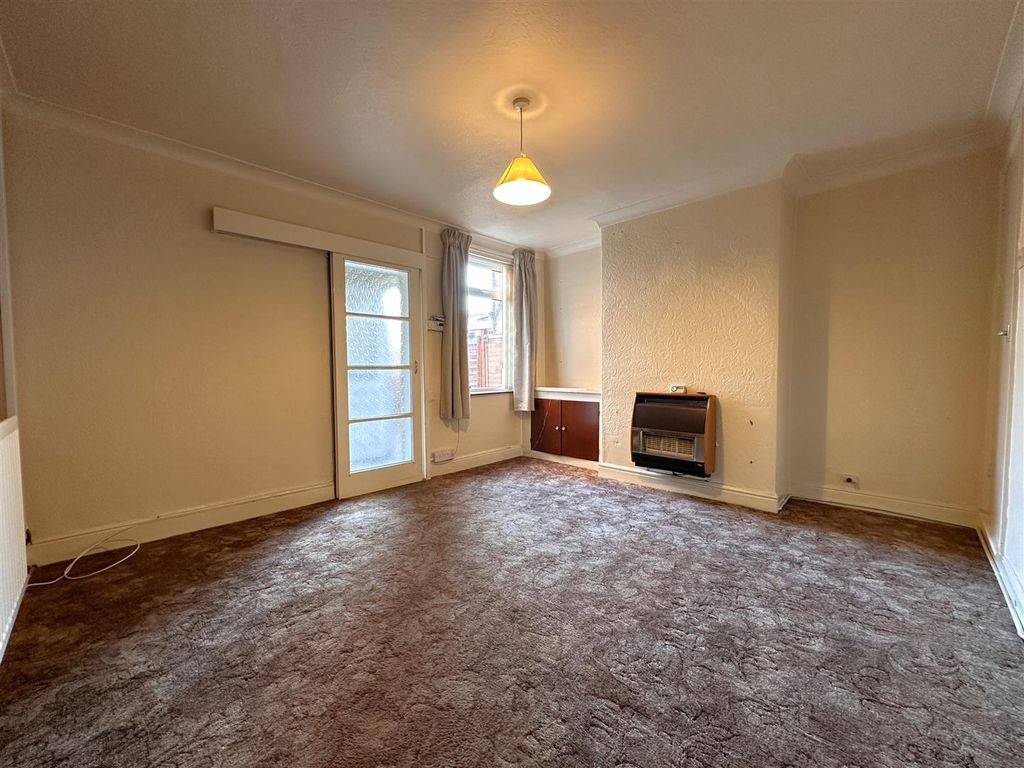 Property photo 2 of 11 Dining Room 402