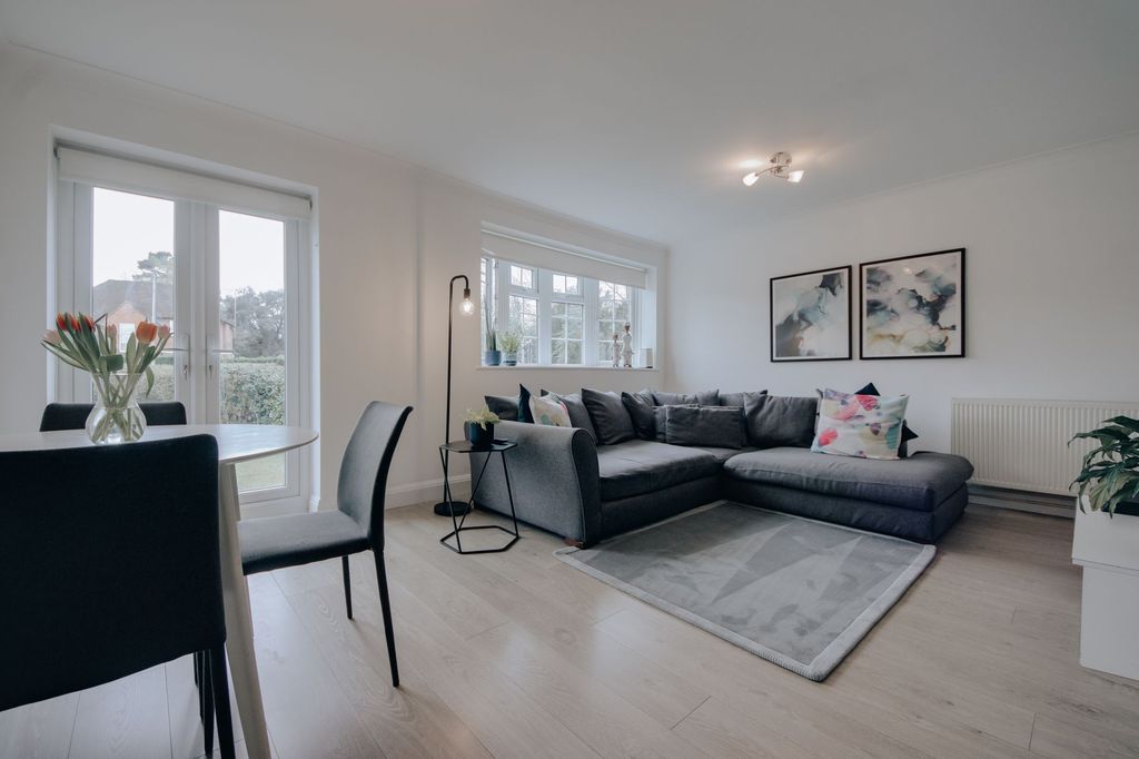 Property photo 3 of 11 Living Room