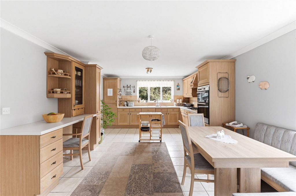 Property photo 3 of 33 Picture No. 24