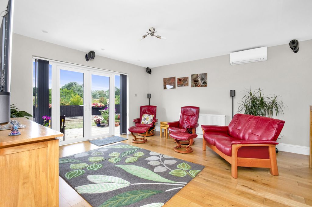 Property photo 3 of 31