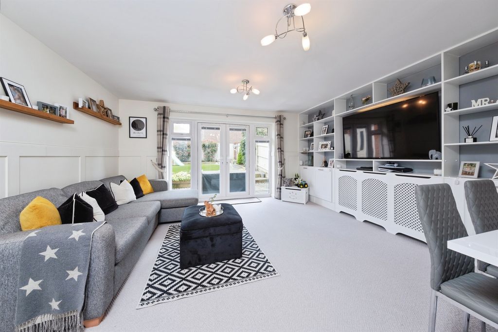 Property photo 2 of 20