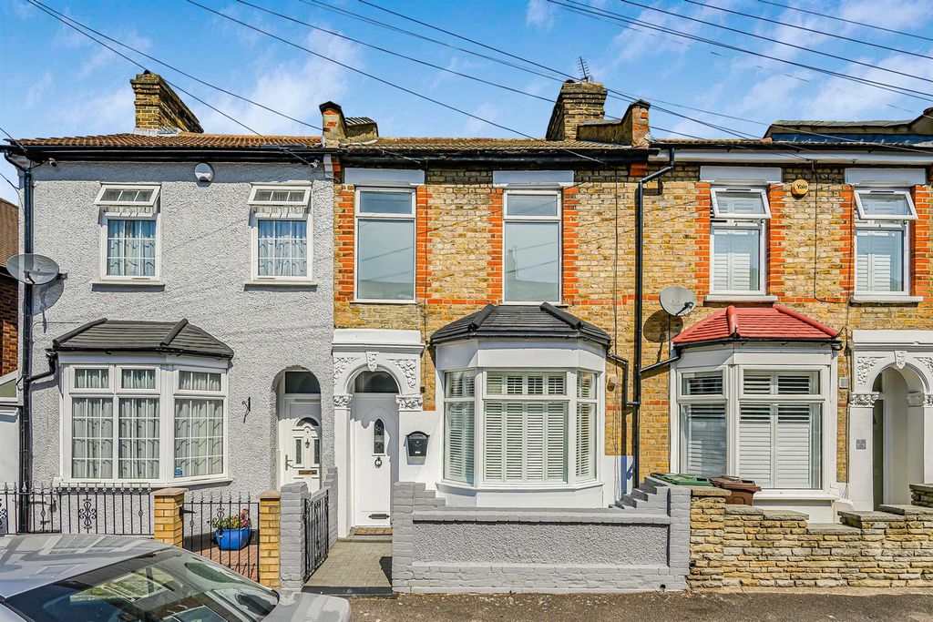 Property photo 1 of 19 18 George Road-30.Jpg