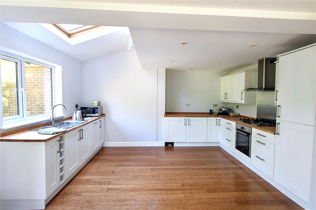 Property photo 2 of 22 Picture No. 11