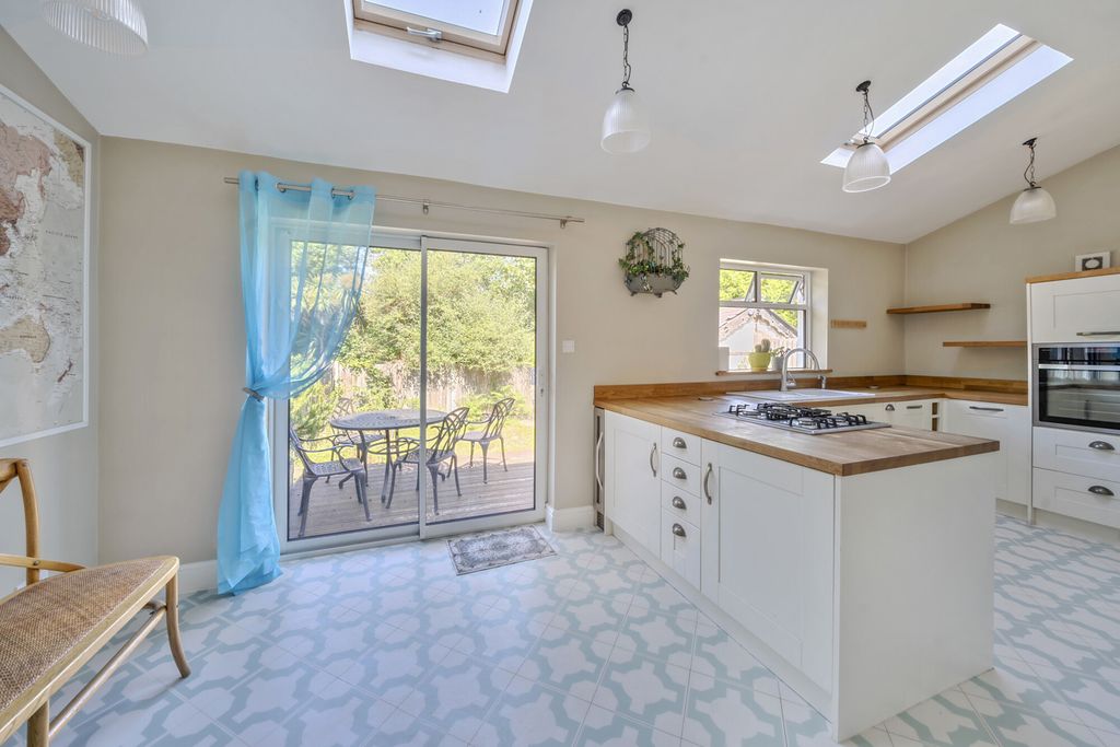 Property photo 1 of 11 Kitchen