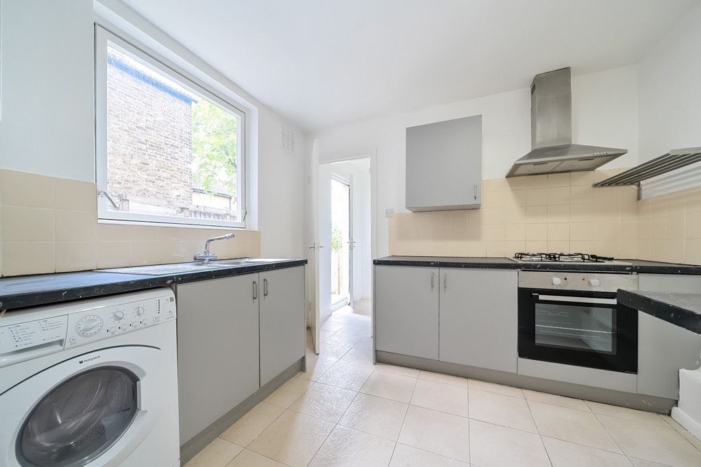 Property photo 3 of 12 Kitchen