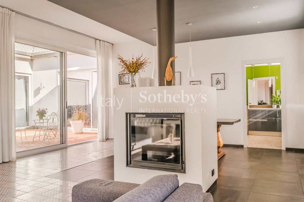 Property photo 3 of 34