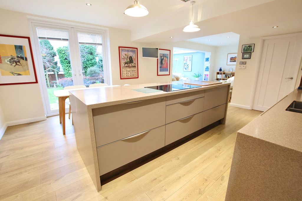 Property photo 2 of 28