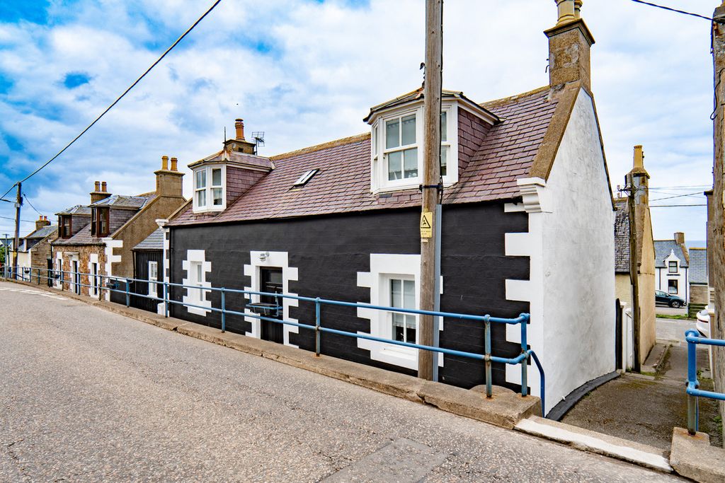 Property photo 1 of 43