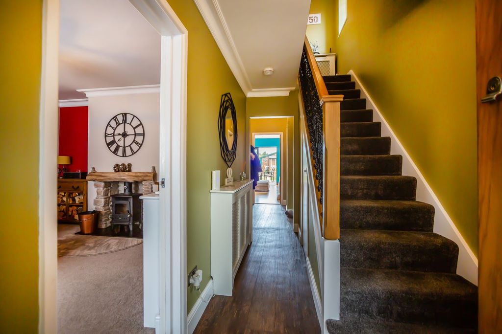 Property photo 3 of 19 Entrance Hall