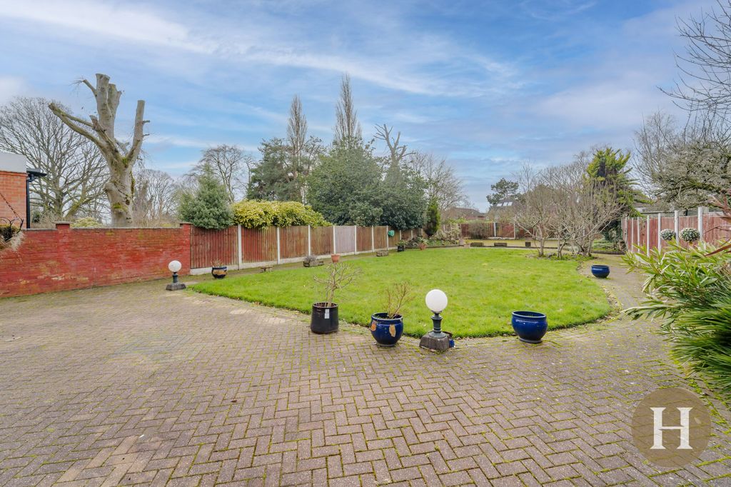 Property photo 3 of 40