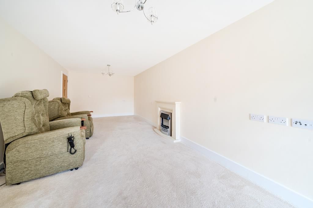 Property photo 3 of 11 Living Room